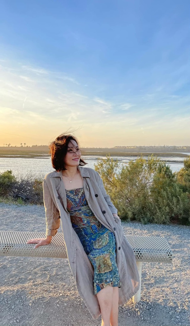 Hồng Đào sau 5 năm ly hôn nam diễn viên nổi tiếng: Nhan sắc U65 quá nuột nà, sexy- Ảnh 3. Hồng Đào sau 5 năm ly hôn nam diễn viên nổi tiếng: Nhan sắc U65 quá nuột nà, sexy- Ảnh 3.