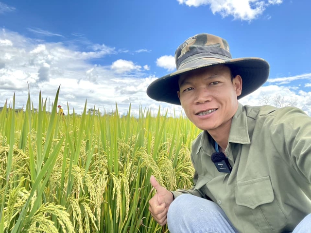Team châu Phi được Bộ trưởng Nông nghiệp Angola tới tận nơi mua gạo, ông khen một câu tất cả ấm lòng- Ảnh 4. Team châu Phi được Bộ trưởng Nông nghiệp Angola tới tận nơi mua gạo, ông khen một câu tất cả ấm lòng- Ảnh 4.