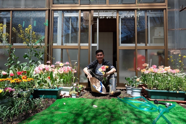 Cậu bé nghèo mồ côi nhận tin nhắn bất ngờ từ thầy giáo, số phận thay đổi sau 10 năm- Ảnh 14. Cậu bé nghèo mồ côi nhận tin nhắn bất ngờ từ thầy giáo, số phận thay đổi sau 10 năm- Ảnh 14.
