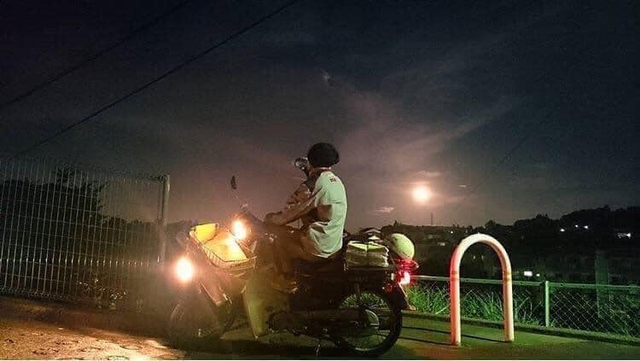 Cậu bé nghèo mồ côi nhận tin nhắn bất ngờ từ thầy giáo, số phận thay đổi sau 10 năm- Ảnh 3. Cậu bé nghèo mồ côi nhận tin nhắn bất ngờ từ thầy giáo, số phận thay đổi sau 10 năm- Ảnh 3.