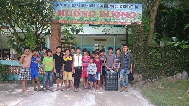 Cậu bé nghèo mồ côi nhận tin nhắn bất ngờ từ thầy giáo, số phận thay đổi sau 10 năm- Ảnh 2. Cậu bé nghèo mồ côi nhận tin nhắn bất ngờ từ thầy giáo, số phận thay đổi sau 10 năm- Ảnh 2.