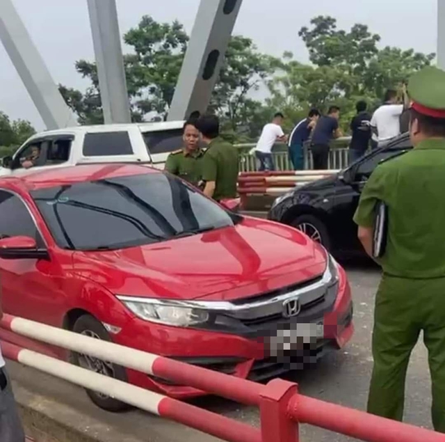 Thi thể nam thanh niên bỏ lại ô tô, nhảy xuống sông Hồng tự tử được tìm thấy sau 2 tuần- Ảnh 2.