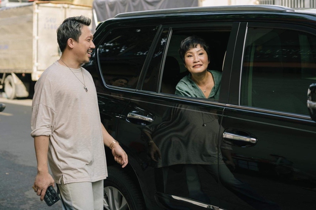 Hồng Đào sau 5 năm ly hôn nam diễn viên nổi tiếng: Nhan sắc U65 quá nuột nà, sexy- Ảnh 4. Hồng Đào sau 5 năm ly hôn nam diễn viên nổi tiếng: Nhan sắc U65 quá nuột nà, sexy- Ảnh 4.