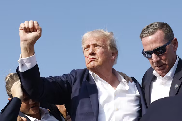 Ứng viên tổng thống Donald Trump bị ám sát hụt, chuyên gia hé lộ viễn cảnh đáng sợ: 'Nội chiến' nước Mỹ- Ảnh 1. Ứng viên tổng thống Donald Trump bị ám sát hụt, chuyên gia hé lộ viễn cảnh đáng sợ: 'Nội chiến' nước Mỹ- Ảnh 1.