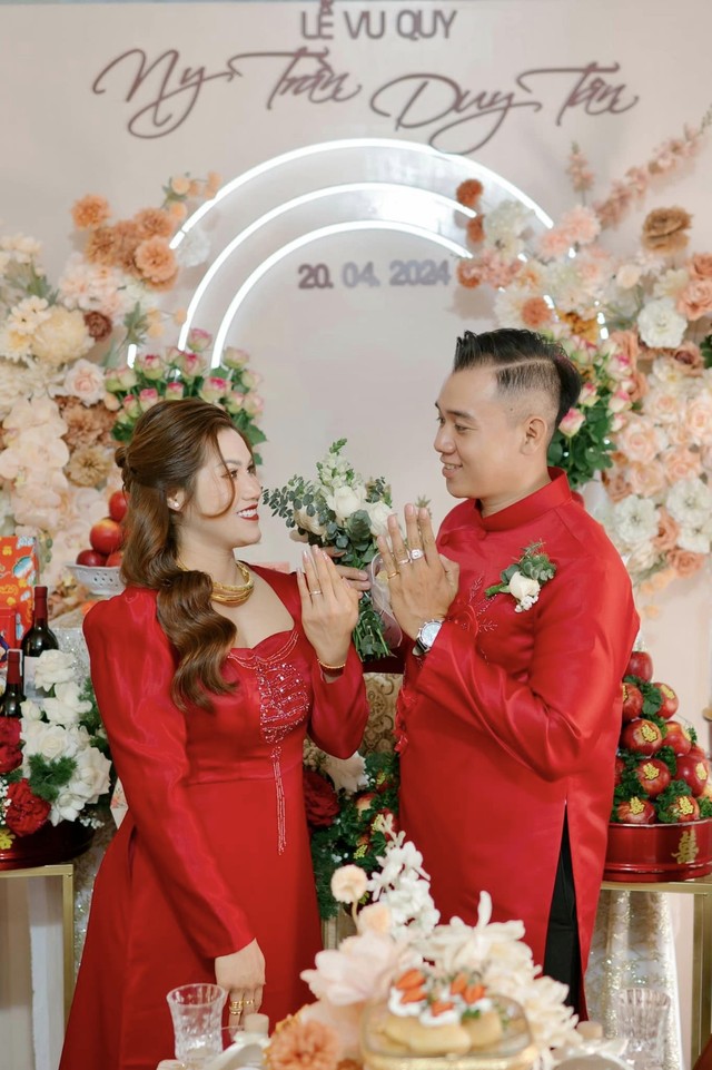 Hôn nhân "khác thường" của búp bê cơ bắp Đồng Nai với ông xã điển trai: Vợ thường xuyên cọc cằn- Ảnh 3. Hôn nhân "khác thường" của búp bê cơ bắp Đồng Nai với ông xã điển trai: Vợ thường xuyên cọc cằn- Ảnh 3.