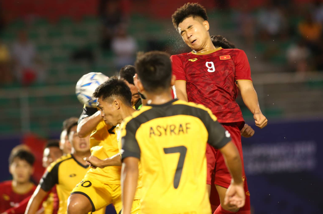 Vua phá lưới SEA Games đá 3 mùa ghi vỏn vẹn 3 bàn, chật vật tìm cách ở lại V.League nhưng bất thành?- Ảnh 1. Vua phá lưới SEA Games đá 3 mùa ghi vỏn vẹn 3 bàn, chật vật tìm cách ở lại V.League nhưng bất thành?- Ảnh 1.