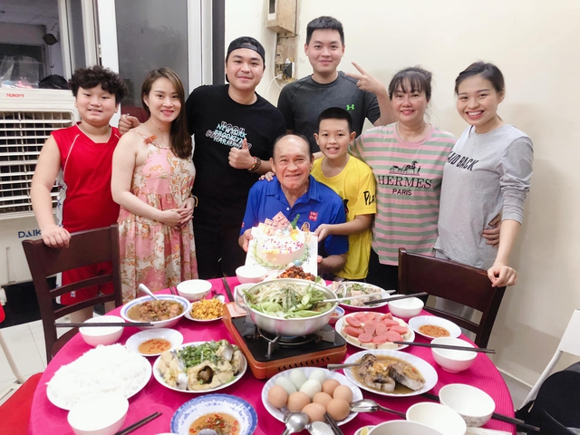 Một danh hài 71 tuổi: Giàu có, nổi tiếng nhưng đánh đổi hết tài sản, sự nghiệp vì một lời nguyền- Ảnh 3. Một danh hài 71 tuổi: Giàu có, nổi tiếng nhưng đánh đổi hết tài sản, sự nghiệp vì một lời nguyền- Ảnh 3.