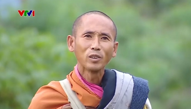 Ô tô nối hàng dài, du khách lại đổ về Gia Lai xem ông Thích Minh Tuệ khất thực: Tiết lộ điều bất ngờ- Ảnh 5. Ô tô nối hàng dài, du khách lại đổ về Gia Lai xem ông Thích Minh Tuệ khất thực: Tiết lộ điều bất ngờ- Ảnh 5.