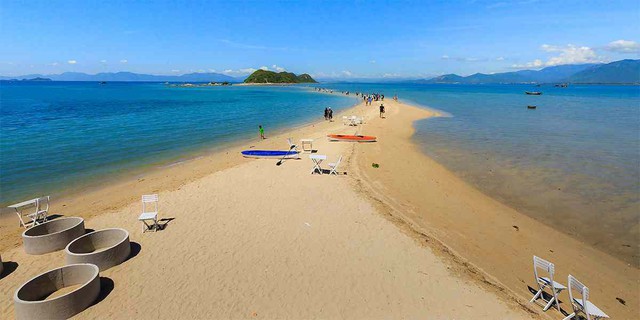 Phát hiện con đường cát giữa biển miền Trung: Nối 3 đảo, mỗi ngày chỉ xuất hiện rõ nhất vào hai thời điểm- Ảnh 7. Phát hiện con đường cát giữa biển miền Trung: Nối 3 đảo, mỗi ngày chỉ xuất hiện rõ nhất vào hai thời điểm- Ảnh 7.