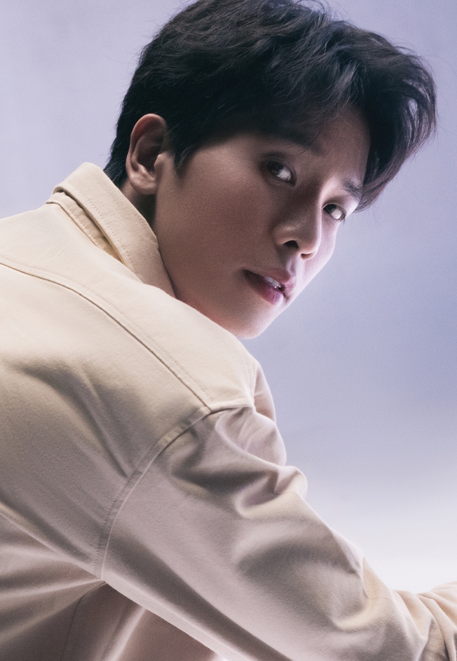 Quân A.P gây bất ngờ với "Dắt em đi khỏi đây"- Ảnh 4. Quân A.P gây bất ngờ với "Dắt em đi khỏi đây"- Ảnh 4.