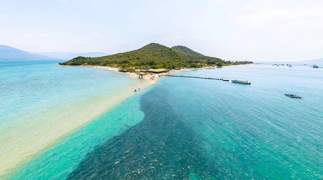 Phát hiện con đường cát giữa biển miền Trung: Nối 3 đảo, mỗi ngày chỉ xuất hiện rõ nhất vào hai thời điểm- Ảnh 4. Phát hiện con đường cát giữa biển miền Trung: Nối 3 đảo, mỗi ngày chỉ xuất hiện rõ nhất vào hai thời điểm- Ảnh 4.