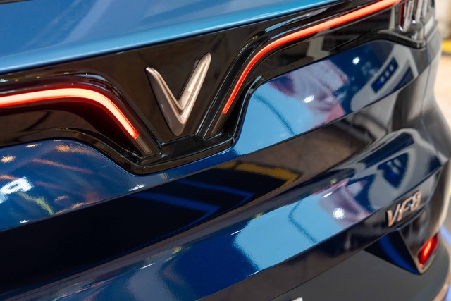 Lộ diện VinFast VF 8 Lux Hỏa Long Độc Bản: Chưa đến 1.000 người có được, 'mạ vàng' nhiều chi tiết- Ảnh 13. Lộ diện VinFast VF 8 Lux Hỏa Long Độc Bản: Chưa đến 1.000 người có được, 'mạ vàng' nhiều chi tiết- Ảnh 13.