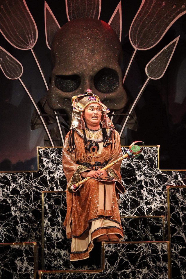 Nam NSƯT tuổi U50 không kết hôn, sống trong biệt thự như cung điện, chăm làm từ thiện, hướng Phật- Ảnh 3. Nam NSƯT tuổi U50 không kết hôn, sống trong biệt thự như cung điện, chăm làm từ thiện, hướng Phật- Ảnh 3.