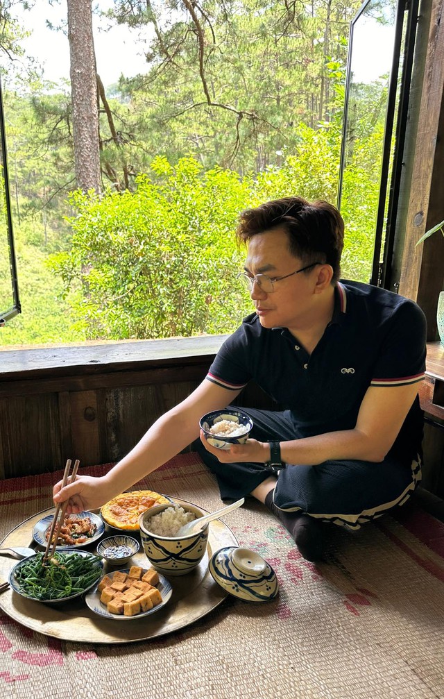 Nam NSƯT tuổi U50 không kết hôn, sống trong biệt thự như cung điện, chăm làm từ thiện, hướng Phật- Ảnh 6. Nam NSƯT tuổi U50 không kết hôn, sống trong biệt thự như cung điện, chăm làm từ thiện, hướng Phật- Ảnh 6.