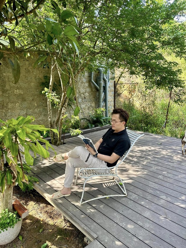 Nam NSƯT tuổi U50 không kết hôn, sống trong biệt thự như cung điện, chăm làm từ thiện, hướng Phật- Ảnh 5. Nam NSƯT tuổi U50 không kết hôn, sống trong biệt thự như cung điện, chăm làm từ thiện, hướng Phật- Ảnh 5.