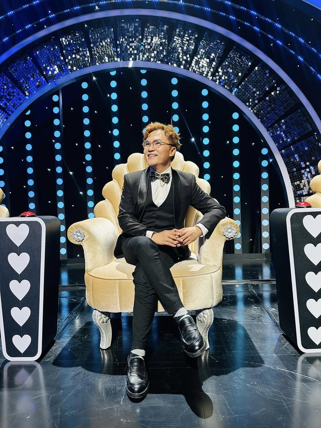 Nam NSƯT tuổi U50 không kết hôn, sống trong biệt thự như cung điện, chăm làm từ thiện, hướng Phật- Ảnh 1. Nam NSƯT tuổi U50 không kết hôn, sống trong biệt thự như cung điện, chăm làm từ thiện, hướng Phật- Ảnh 1.