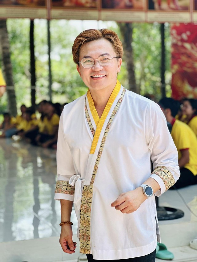 Nam NSƯT tuổi U50 không kết hôn, sống trong biệt thự như cung điện, chăm làm từ thiện, hướng Phật- Ảnh 8. Nam NSƯT tuổi U50 không kết hôn, sống trong biệt thự như cung điện, chăm làm từ thiện, hướng Phật- Ảnh 8.