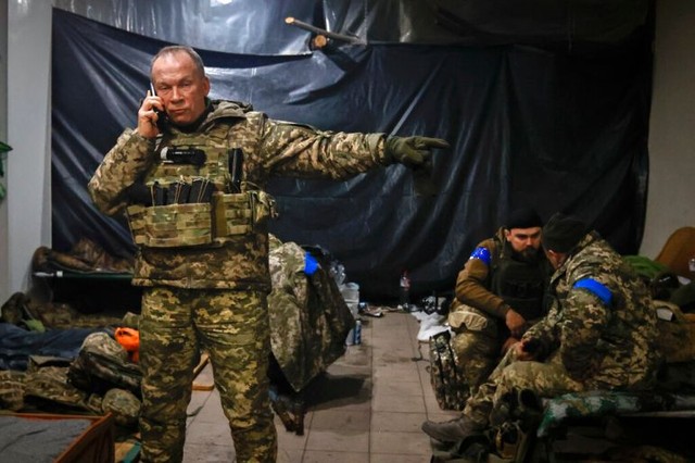 Rộ tin Tổng tư lệnh Ukraine "nổi loạn" chống lệnh, sắp bị sa thải: Kiev ra tuyên bố, chân tướng lộ diện?- Ảnh 4.