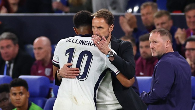 Chiếc đồng hồ này có gì đặc biệt mà HLV Gareth Southgate "không bao giờ tháo ra" trong EURO 2024?- Ảnh 1. Chiếc đồng hồ này có gì đặc biệt mà HLV Gareth Southgate "không bao giờ tháo ra" trong EURO 2024?- Ảnh 1.