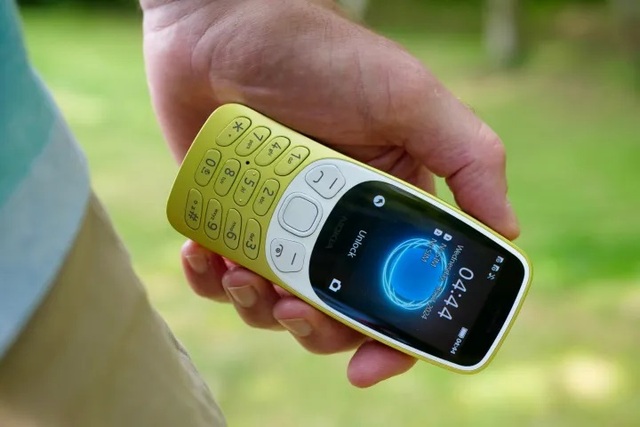 Nokia 3210 4G đúng là trò "hút máu": Trải nghiệm tệ hại, phí tiền - Thời nay ai cần điện thoại như này?- Ảnh 1. Nokia 3210 4G đúng là trò "hút máu": Trải nghiệm tệ hại, phí tiền - Thời nay ai cần điện thoại như này?- Ảnh 1.