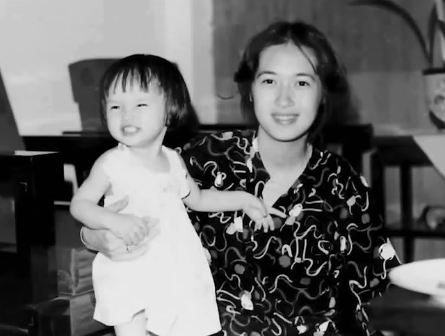 Nữ danh ca nhiều con nhất Việt Nam, 31 tuổi đã 5 con: Nữ danh ca nhiều con nhất Việt Nam, 31 tuổi đã 5 con: