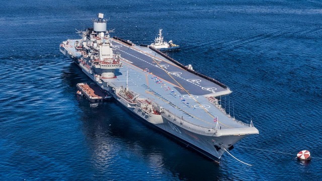 Tàu sân bay Đô đốc Kuznetsov "nằm yên cũng dính đạn"- Ảnh 2. Tàu sân bay Đô đốc Kuznetsov "nằm yên cũng dính đạn"- Ảnh 2.