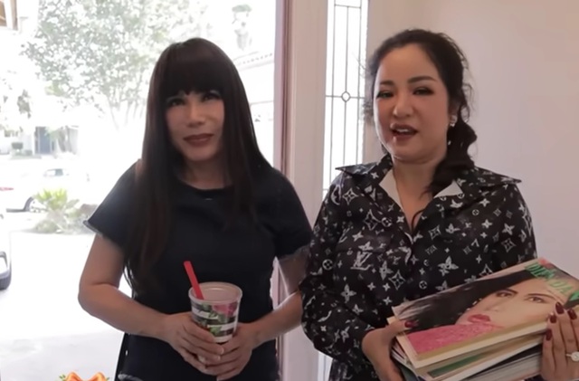 Một mỹ nhân đẹp bậc nhất: Ngoài 60 vẫn trẻ trung, hễ ngủ dậy là chồng để sẵn nước ép đầu giường- Ảnh 1. Một mỹ nhân đẹp bậc nhất: Ngoài 60 vẫn trẻ trung, hễ ngủ dậy là chồng để sẵn nước ép đầu giường- Ảnh 1.