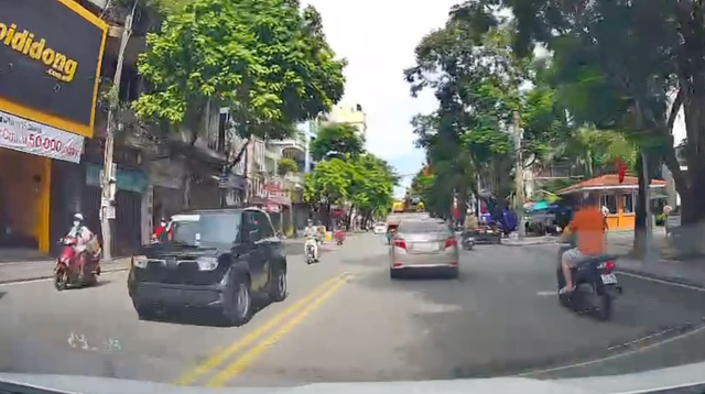 VinFast VF 3 liên tục xuất hiện trên đường cận ngày bàn giao, 1 chi tiết đổi khác khiến CĐM vui mừng- Ảnh 3. VinFast VF 3 liên tục xuất hiện trên đường cận ngày bàn giao, 1 chi tiết đổi khác khiến CĐM vui mừng- Ảnh 3.