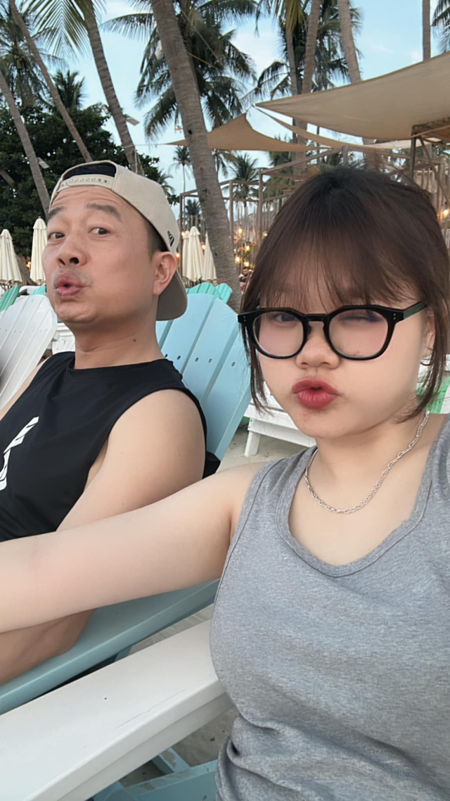 Đám hỏi của cô gái sinh năm 2001 và ông chú 43 tuổi: Bố vợ tiết lộ gì về con rể?- Ảnh 3. Đám hỏi của cô gái sinh năm 2001 và ông chú 43 tuổi: Bố vợ tiết lộ gì về con rể?- Ảnh 3.