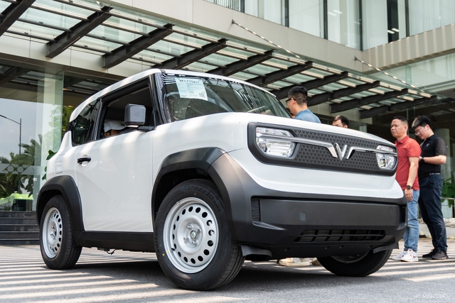 VinFast VF 3 liên tục xuất hiện trên đường cận ngày bàn giao, 1 chi tiết đổi khác khiến CĐM vui mừng- Ảnh 2. VinFast VF 3 liên tục xuất hiện trên đường cận ngày bàn giao, 1 chi tiết đổi khác khiến CĐM vui mừng- Ảnh 2.