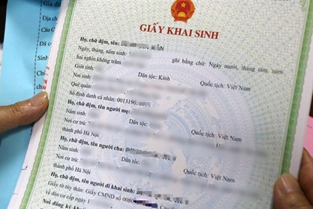 Nam sinh ở Hà Nội bị thu hồi giấy khai sinh: Con buồn chán, mất tự tin, mẹ cảm thấy có lỗi- Ảnh 1. Nam sinh ở Hà Nội bị thu hồi giấy khai sinh: Con buồn chán, mất tự tin, mẹ cảm thấy có lỗi- Ảnh 1.