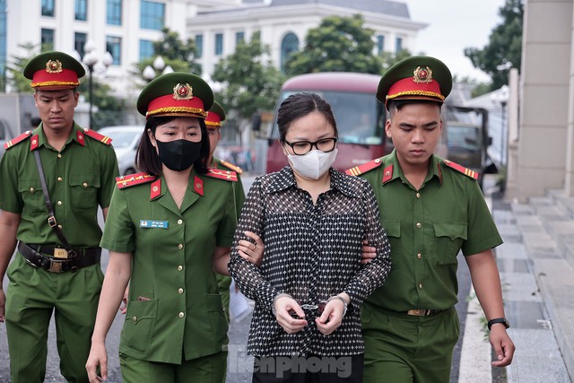 Bất ngờ lời khai của nữ thợ may 'biến hình' thành chủ doanh nghiệp trong vụ án Trịnh Văn Quyết- Ảnh 2. Bất ngờ lời khai của nữ thợ may 'biến hình' thành chủ doanh nghiệp trong vụ án Trịnh Văn Quyết- Ảnh 2.