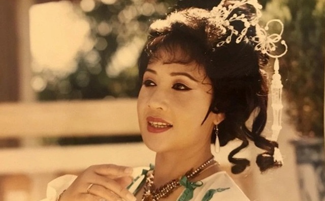 Nữ NSND mua ô tô năm 20 tuổi: Bị khán giả kém 2 tuổi gọi là "con"- Ảnh 2. Nữ NSND mua ô tô năm 20 tuổi: Bị khán giả kém 2 tuổi gọi là "con"- Ảnh 2.
