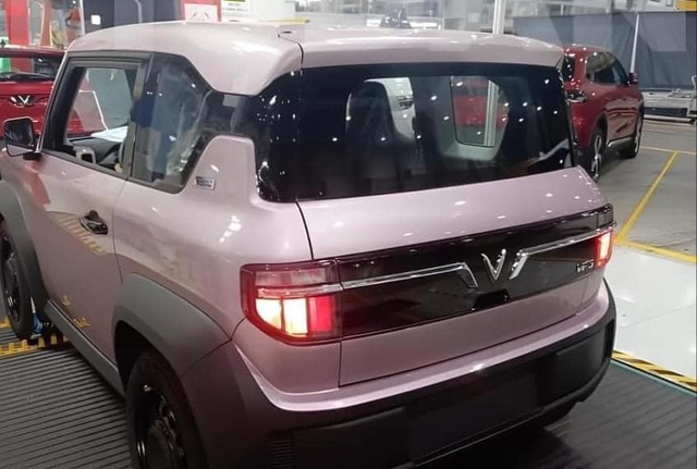 Xuất hiện chiếc VinFast VF 3 màu hồng phấn: Cộng đồng mạng bàn luận về 1 chi tiết- Ảnh 1. Xuất hiện chiếc VinFast VF 3 màu hồng phấn: Cộng đồng mạng bàn luận về 1 chi tiết- Ảnh 1.