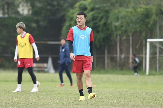 Gật đầu ở lại CLB vừa vất vả trụ hạng V.League, Xuân Trường bỏ túi bao nhiêu tỷ tiền lót tay?- Ảnh 1. Gật đầu ở lại CLB vừa vất vả trụ hạng V.League, Xuân Trường bỏ túi bao nhiêu tỷ tiền lót tay?- Ảnh 1.