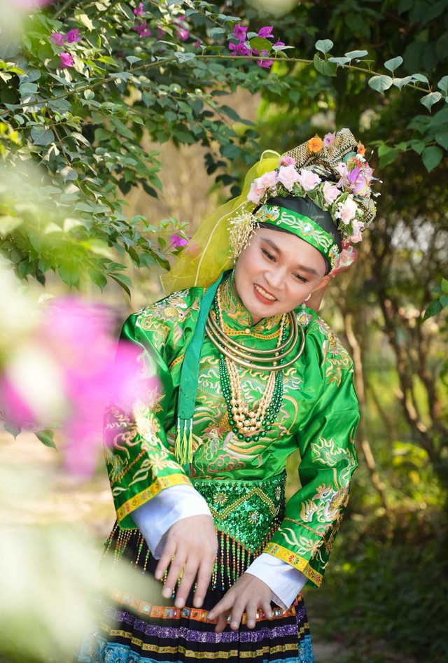 Trung tá là em ruột danh hài Xuân Hinh, nối nghiệp anh nhưng kín tiếng, sống một mình ở tuổi U50- Ảnh 2. Trung tá là em ruột danh hài Xuân Hinh, nối nghiệp anh nhưng kín tiếng, sống một mình ở tuổi U50- Ảnh 2.