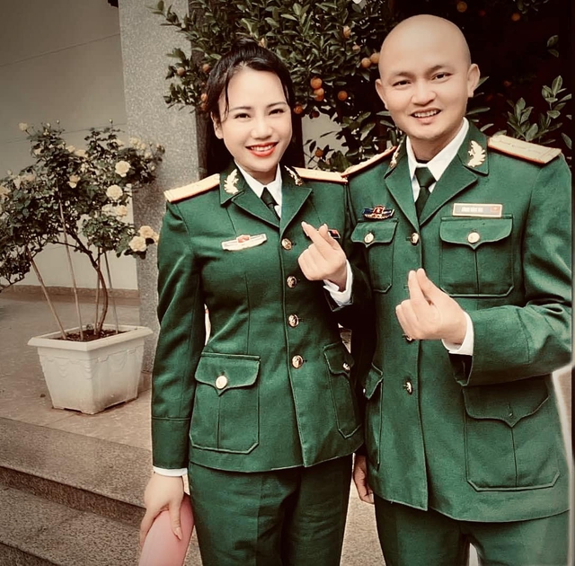 Trung tá là em ruột danh hài Xuân Hinh, nối nghiệp anh nhưng kín tiếng, sống một mình ở tuổi U50- Ảnh 3. Trung tá là em ruột danh hài Xuân Hinh, nối nghiệp anh nhưng kín tiếng, sống một mình ở tuổi U50- Ảnh 3.