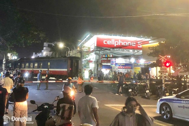 Công bố nguyên nhân ban đầu vụ tai nạn đường sắt khiến nhân viên gom rác và 1 cháu bé tử vong- Ảnh 2. Công bố nguyên nhân ban đầu vụ tai nạn đường sắt khiến nhân viên gom rác và 1 cháu bé tử vong- Ảnh 2.