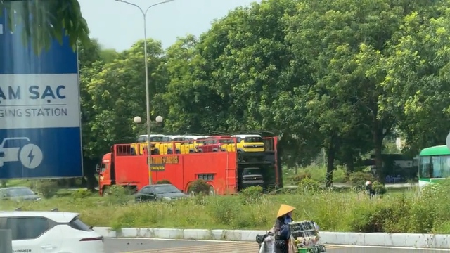 VinFast VF 3 liên tục xuất hiện trên 'xe thớt', CĐM sốt: Điều gì sắp xảy ra?- Ảnh 2. VinFast VF 3 liên tục xuất hiện trên 'xe thớt', CĐM sốt: Điều gì sắp xảy ra?- Ảnh 2.