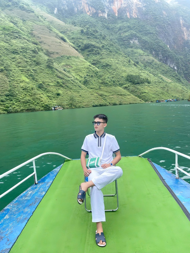 Cậu cả nhà "đại gia đồng nát" Nghệ An: Điển trai, 21 tuổi đang quản lý doanh nghiệp của gia đình- Ảnh 4. Cậu cả nhà "đại gia đồng nát" Nghệ An: Điển trai, 21 tuổi đang quản lý doanh nghiệp của gia đình- Ảnh 4.