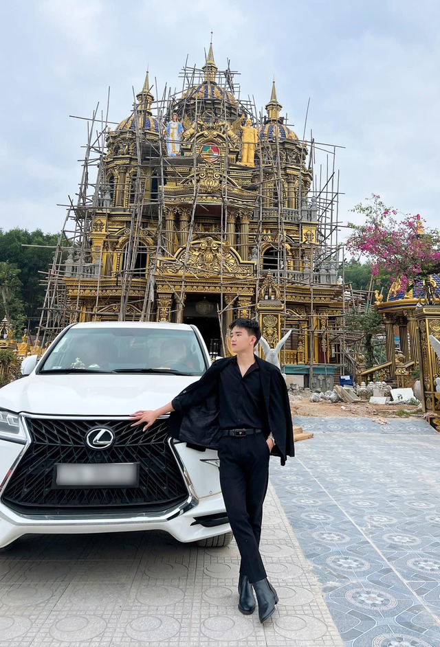 Cậu cả nhà "đại gia đồng nát" Nghệ An: Điển trai, 21 tuổi đang quản lý doanh nghiệp của gia đình- Ảnh 2. Cậu cả nhà "đại gia đồng nát" Nghệ An: Điển trai, 21 tuổi đang quản lý doanh nghiệp của gia đình- Ảnh 2.