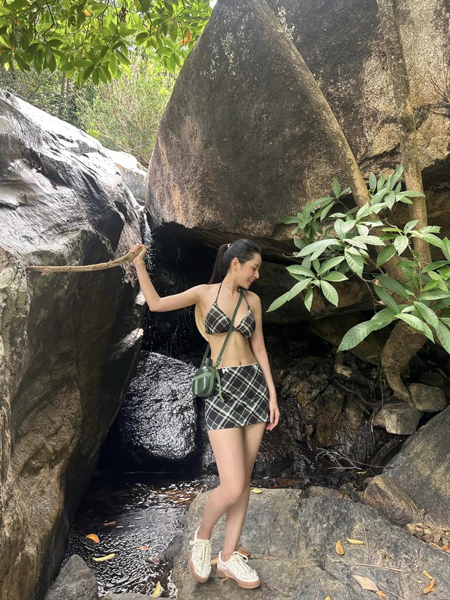 Chi Pu diện bikini, khoe sắc vóc nóng bỏng ở tuổi 31- Ảnh 7. Chi Pu diện bikini, khoe sắc vóc nóng bỏng ở tuổi 31- Ảnh 7.