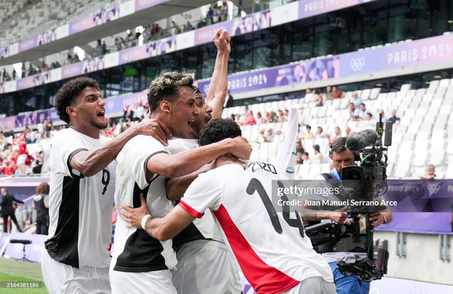 U23 Tây Ban Nha nhận trái đắng bởi đội bóng châu Phi, mất ngôi đầu bảng Olympic sau sai lầm tai hại- Ảnh 3. U23 Tây Ban Nha nhận trái đắng bởi đội bóng châu Phi, mất ngôi đầu bảng Olympic sau sai lầm tai hại- Ảnh 3.
