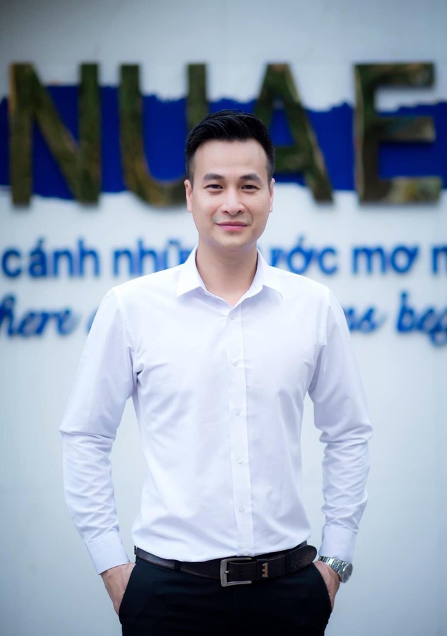 Giảng viên đại học là "cây hài" phim VTV: Đời thường kín đáo, hạnh phúc bên vợ cùng nghề, gắn bó 22 năm - Ảnh 4. Giảng viên đại học là "cây hài" phim VTV: Đời thường kín đáo, hạnh phúc bên vợ cùng nghề, gắn bó 22 năm - Ảnh 4.