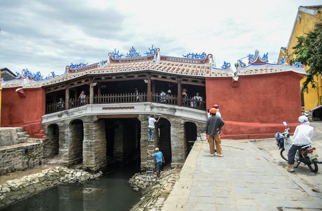 Thực hư việc Hội An chiều lòng dân mạng, sơn lại Chùa Cầu cho đỡ mới- Ảnh 2. Thực hư việc Hội An chiều lòng dân mạng, sơn lại Chùa Cầu cho đỡ mới- Ảnh 2.