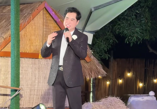 Một nam ca sĩ có học trò ở Anh, Đức, Ba Lan: 14 tuổi đã được bầu show lội sông năn nỉ đi hát- Ảnh 3. Một nam ca sĩ có học trò ở Anh, Đức, Ba Lan: 14 tuổi đã được bầu show lội sông năn nỉ đi hát- Ảnh 3.