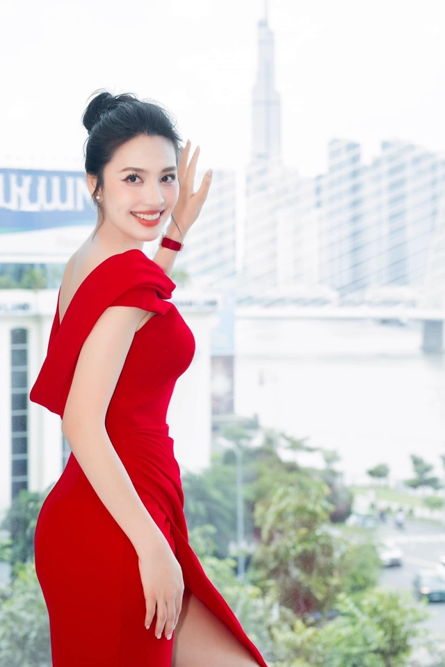 Siêu mẫu Việt 4 lần sinh con cho đại gia: U40 vẫn xinh đẹp, nuột nà, giờ là phó chủ tịch 1 công ty- Ảnh 11. Siêu mẫu Việt 4 lần sinh con cho đại gia: U40 vẫn xinh đẹp, nuột nà, giờ là phó chủ tịch 1 công ty- Ảnh 11.