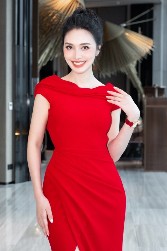 Chân dài Việt lấy đại gia 2 đời vợ, hơn 27 tuổi: Vì sao "biến mất" khỏi showbiz gần 15 năm?- Ảnh 2. Chân dài Việt lấy đại gia 2 đời vợ, hơn 27 tuổi: Vì sao "biến mất" khỏi showbiz gần 15 năm?- Ảnh 2.