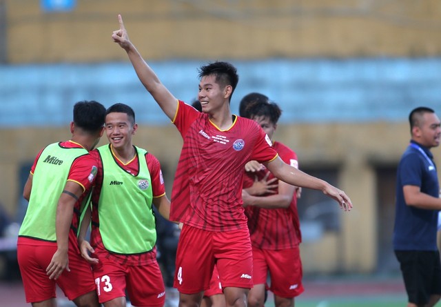 Nhà vô địch AFF Cup tỏa sáng, cứu đội nhà trụ lại V.League theo kịch bản bất ngờ- Ảnh 2. Nhà vô địch AFF Cup tỏa sáng, cứu đội nhà trụ lại V.League theo kịch bản bất ngờ- Ảnh 2.