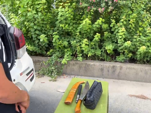 Bị bắt vì phóng ô tô như bay trên Đại lộ Thăng Long, 9X lộ ra hàng loạt điều phạm pháp- Ảnh 1. Bị bắt vì phóng ô tô như bay trên Đại lộ Thăng Long, 9X lộ ra hàng loạt điều phạm pháp- Ảnh 1.